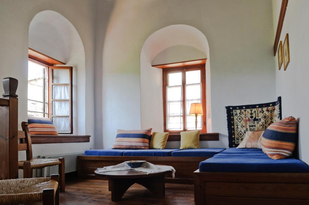 Alatinos Hotel Pinakátai Екстериор снимка