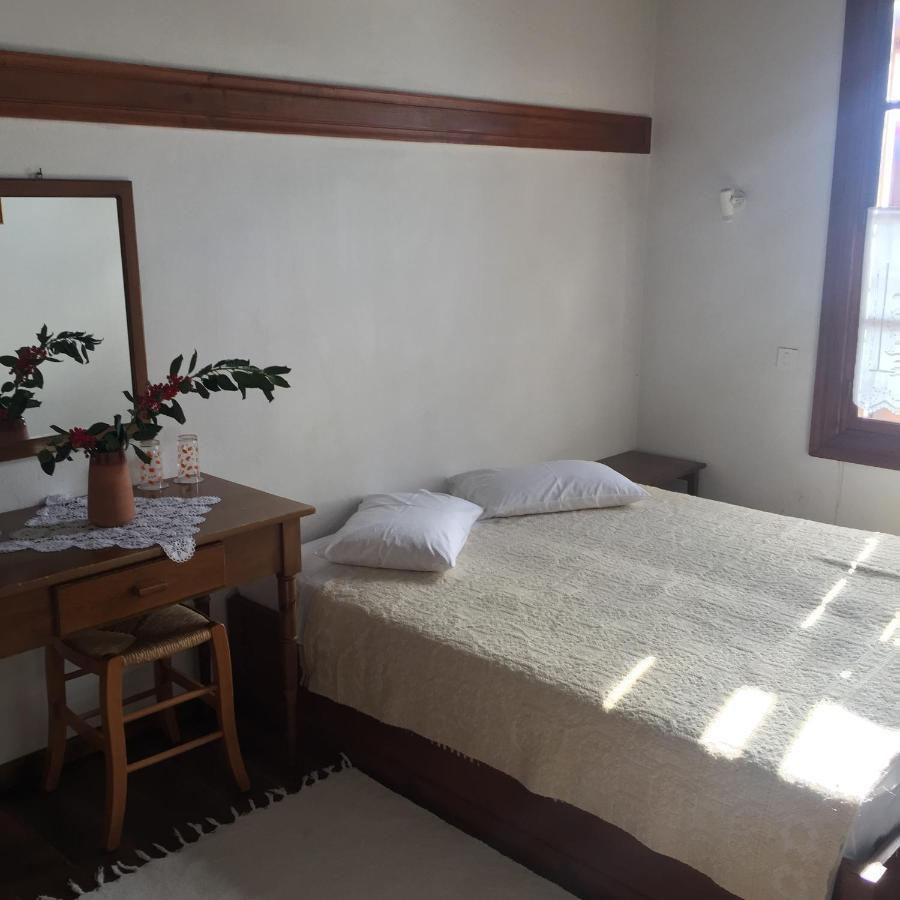 Alatinos Hotel Pinakátai Екстериор снимка