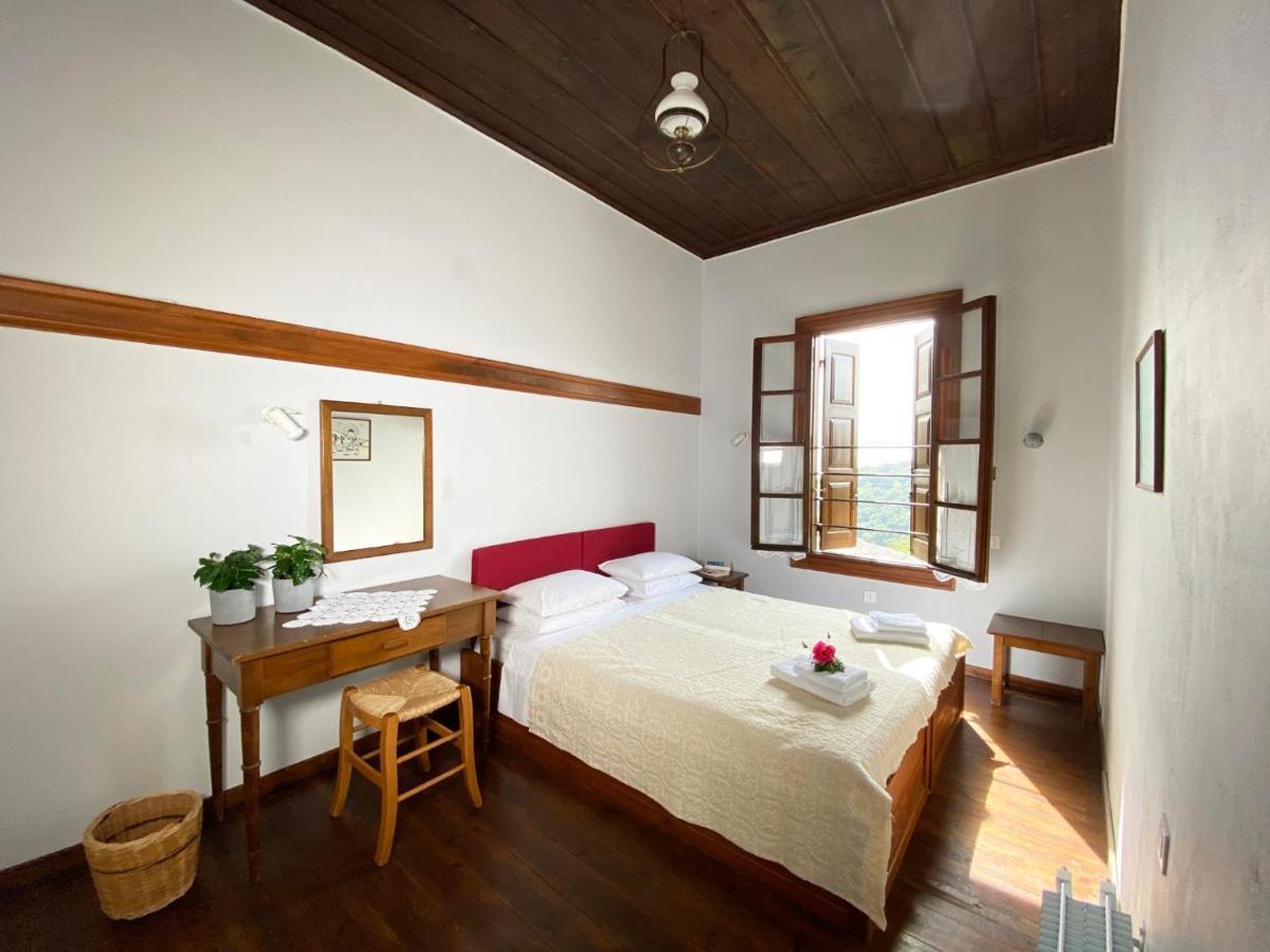 Alatinos Hotel Pinakátai Екстериор снимка