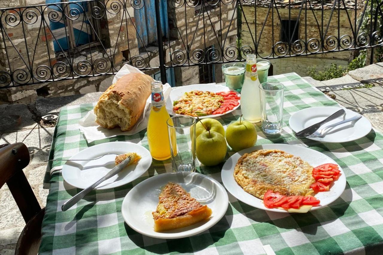 Alatinos Hotel Pinakátai Екстериор снимка